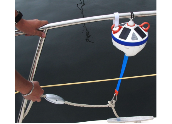 Clik Gold Radio Remote Controlled Self-Flooding Buoy for Retrieval of the Mooring Line ((lazy line)